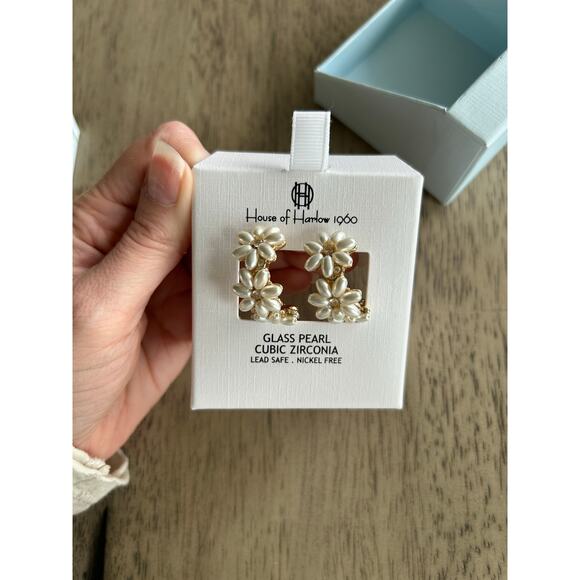 House of Harlow 1960 Pearl Daisy Post Hoop Earrings - Picture 8 of 8